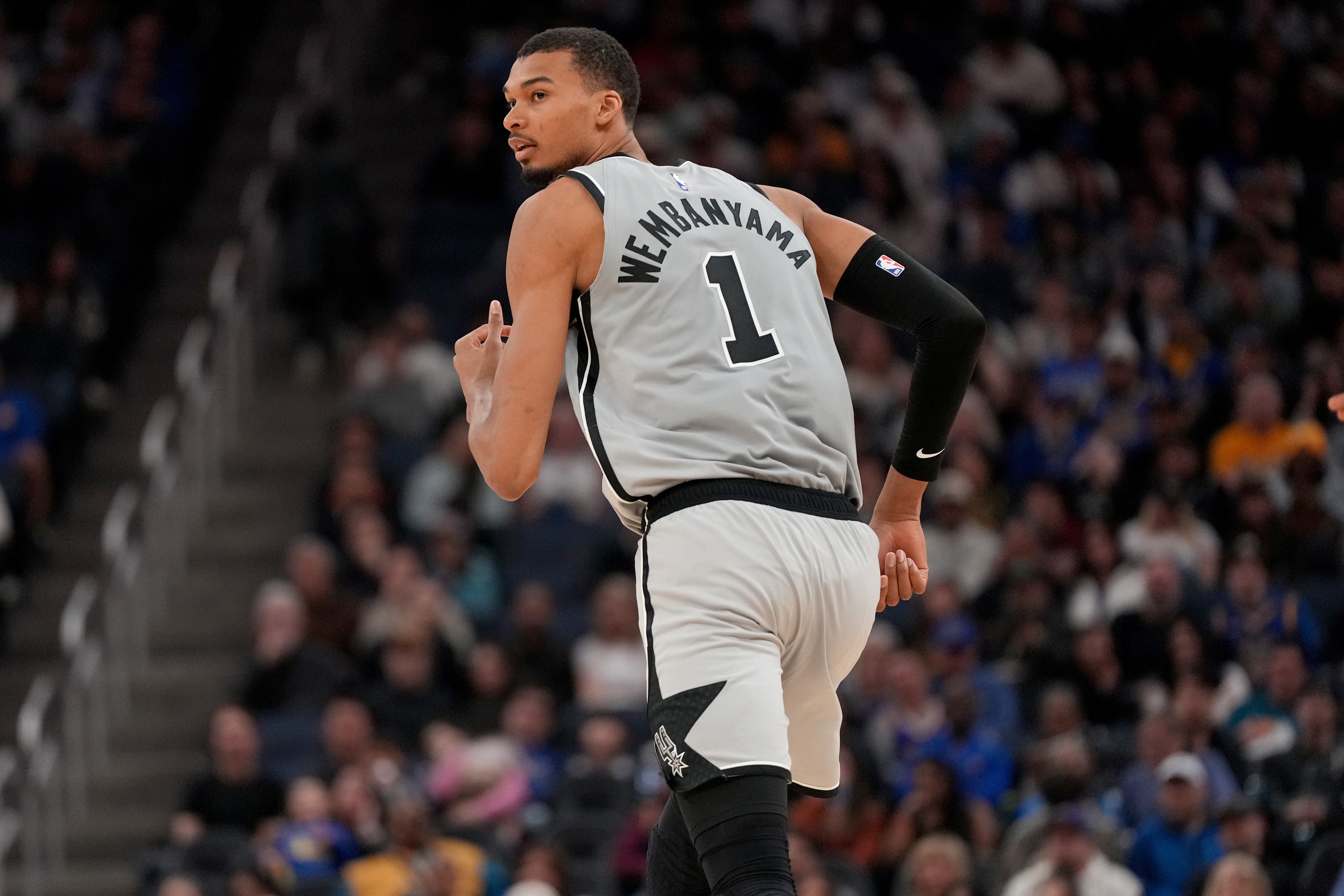 j9九游会-文班：波波一直给我指导 还没机会和GDP等前辈深聊渴望汲取经验